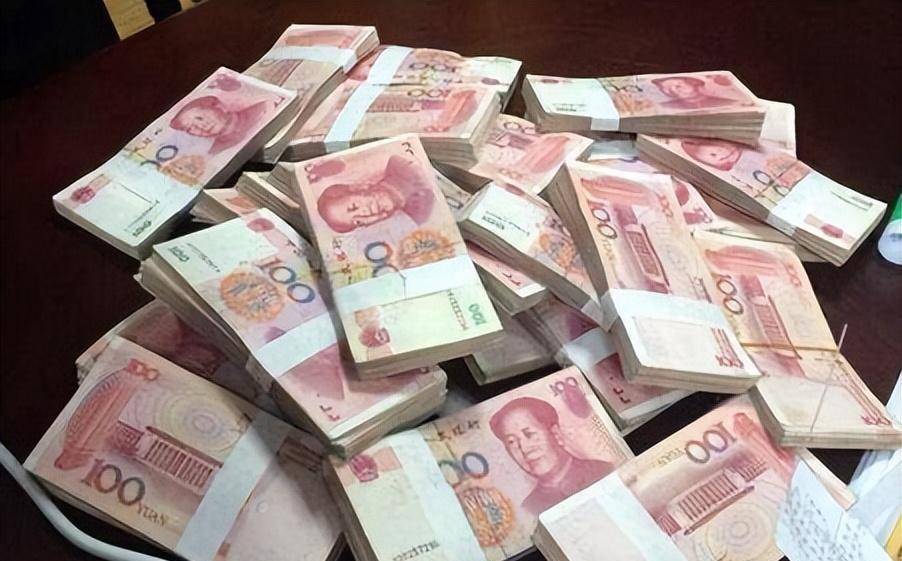 1997年河北一军人在银行门口抢运钞车,23年后被捕已是法院副局长