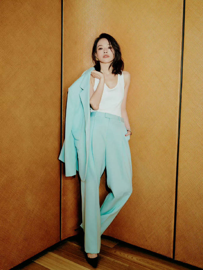 舒淇和张婧仪把西服穿出率性感,松弛感穿搭原来这么有魅力!
