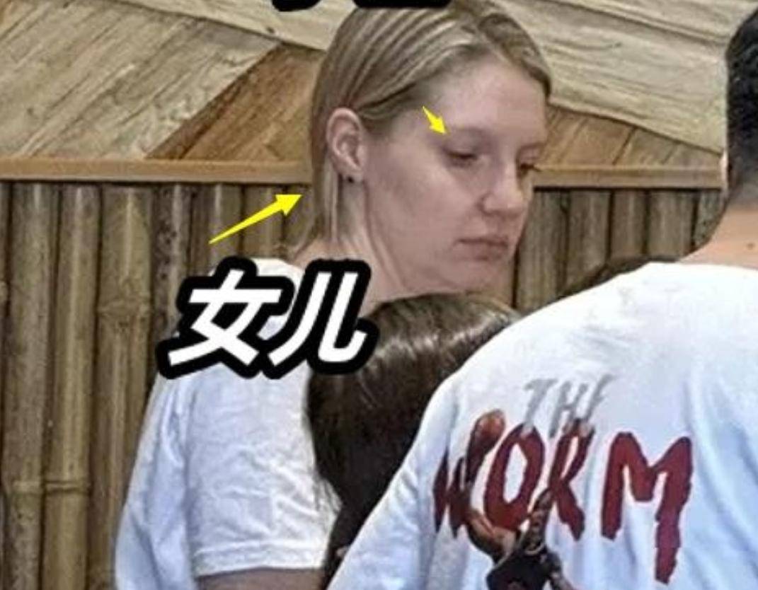 刘烨外国老婆安娜近照曝光,44岁就老态尽显岁,颜值保质期太短