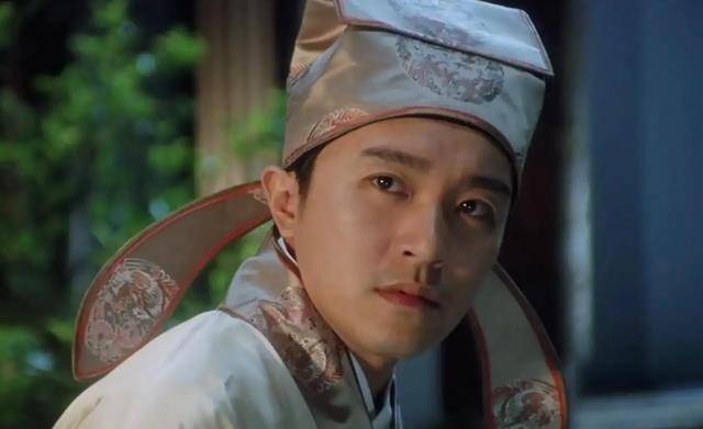 因不满银行柜员态度,北京富豪一怒取走存款,行长亲自上门道歉_张小波