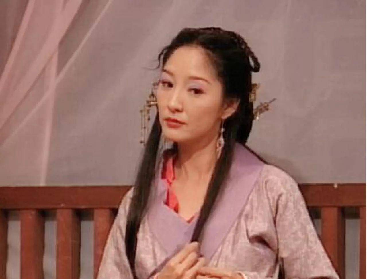 港星雪梨:辜负张国荣爱上"花大叔",被抛弃后独自养大儿女