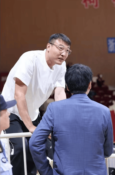 214cm高塔场边加油,方俊放弃他后悔吗_球员_张大宇_比赛