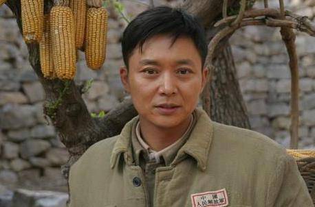 演员刘奕君:净身出户后独自抚养儿子,二婚娶女强人终获幸福