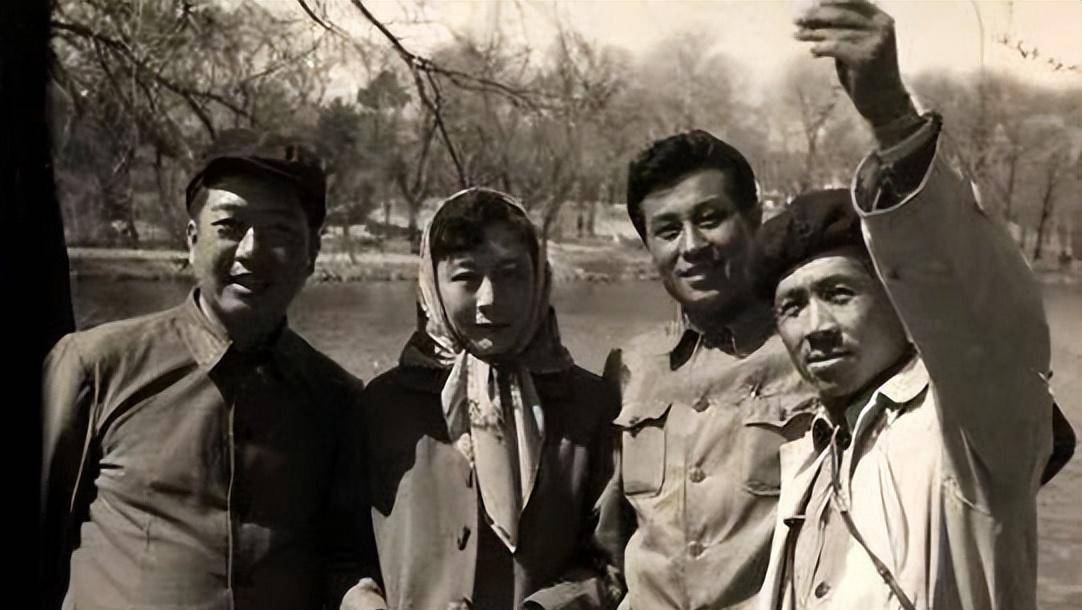 89岁王心刚,与患病妻子恩爱60年不离不弃,儿女已是亿万富翁_杨昭_表演