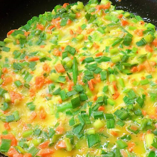 韭菜胡萝卜煎蛋饼,营养简单还省事,在家几分钟就做好