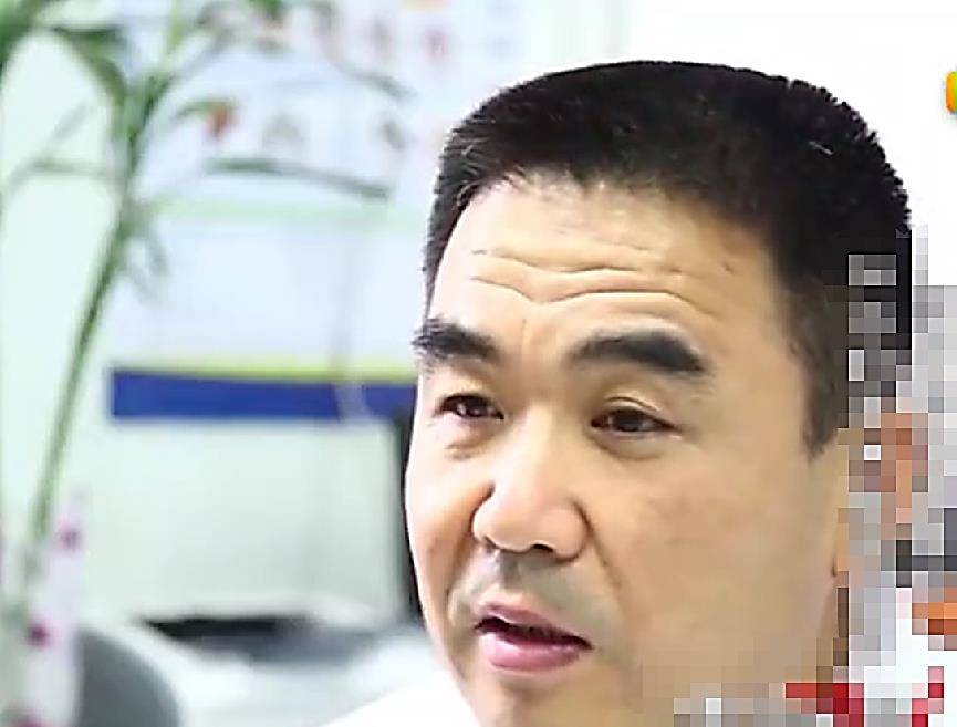 电话被接通了,当李雁医生的声音出现在电话里时,阿珍的眼泪流了出来.