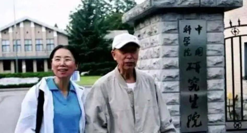 中科院女教授:29岁永久失明,丈夫带着女儿离开,8年后逆风翻盘_杨佳