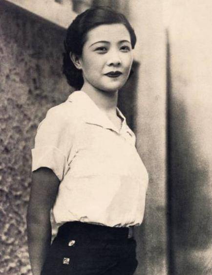 民国最荒唐的事,一名25岁女子自杀30万人送葬,当天5人随她而去