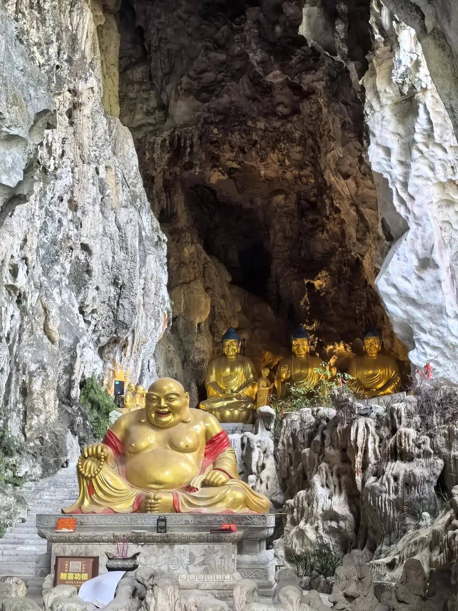 贵州安顺:有佛家寺院藏于深山洞中,8大龙王驻守,国内罕见