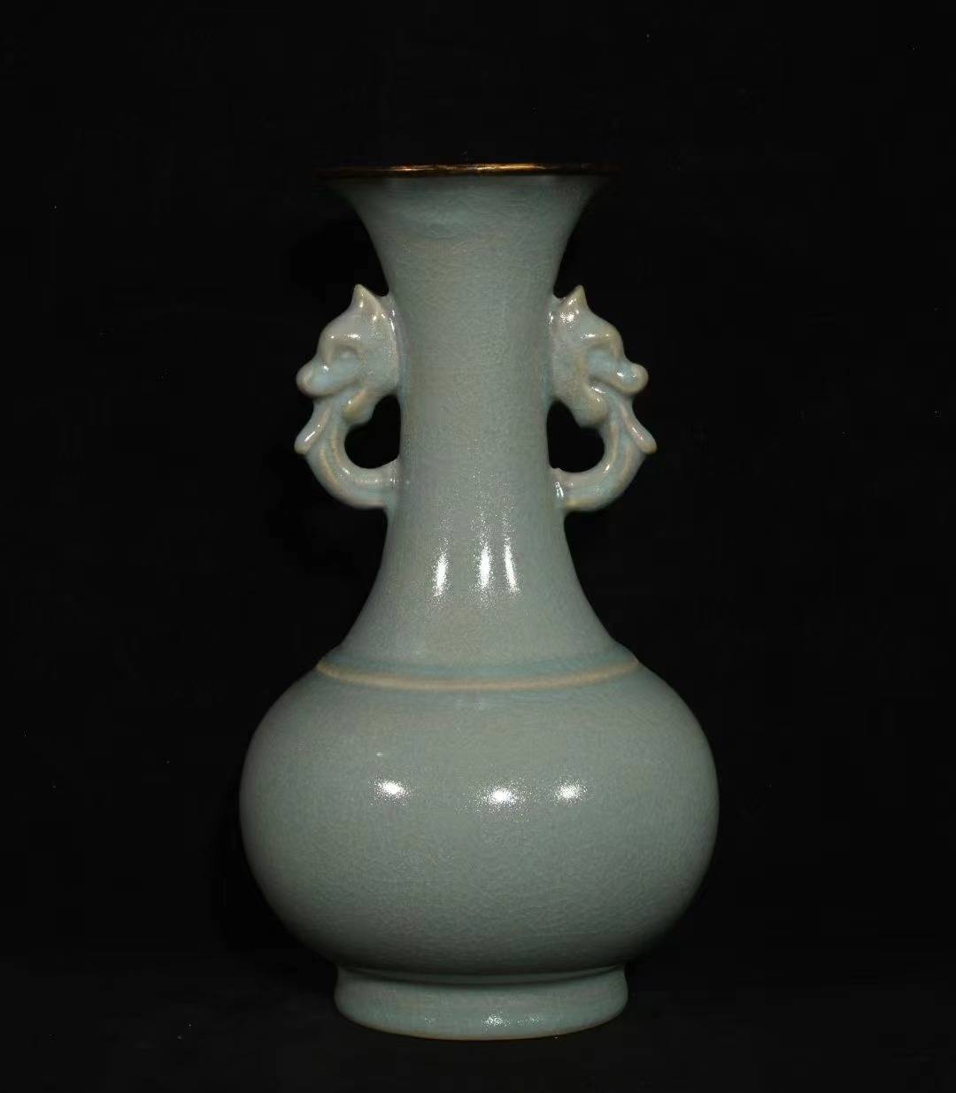 宋官窑汝瓷包银口双耳瓶