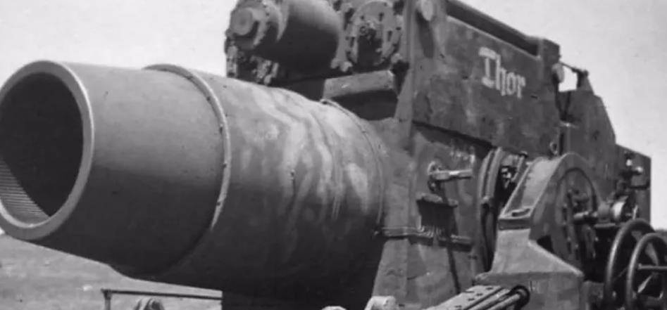 而后纳粹德国又调集了配备卡尔臼炮的炮兵连成功镇压波兰起义军,扭转