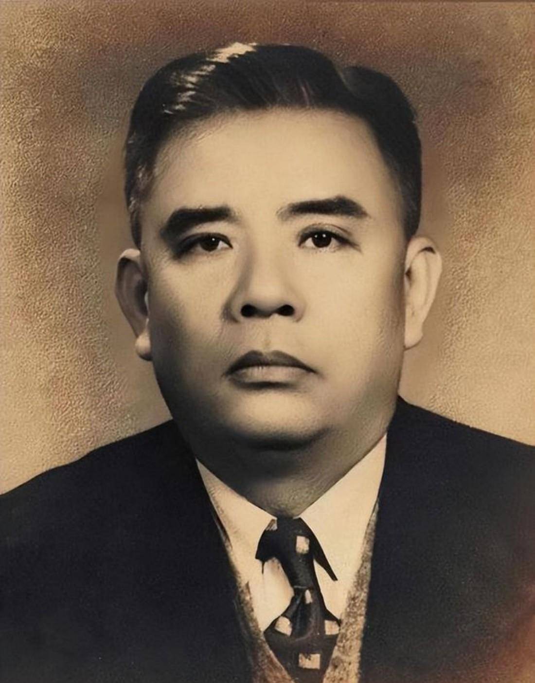 郑介民 图片来自网络撵走了罗树甲,方天又把目光盯在了18军参谋长