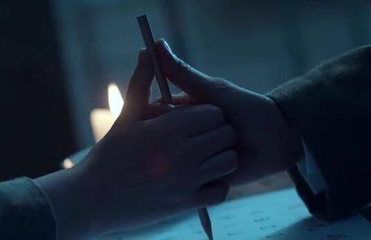 北京某高校女学生请"笔仙",导致精神崩溃,专家揭秘其中原理