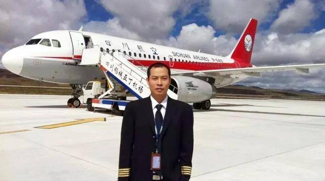 2018年,客机高空飞行中失压,机长刘传健34分钟救下1