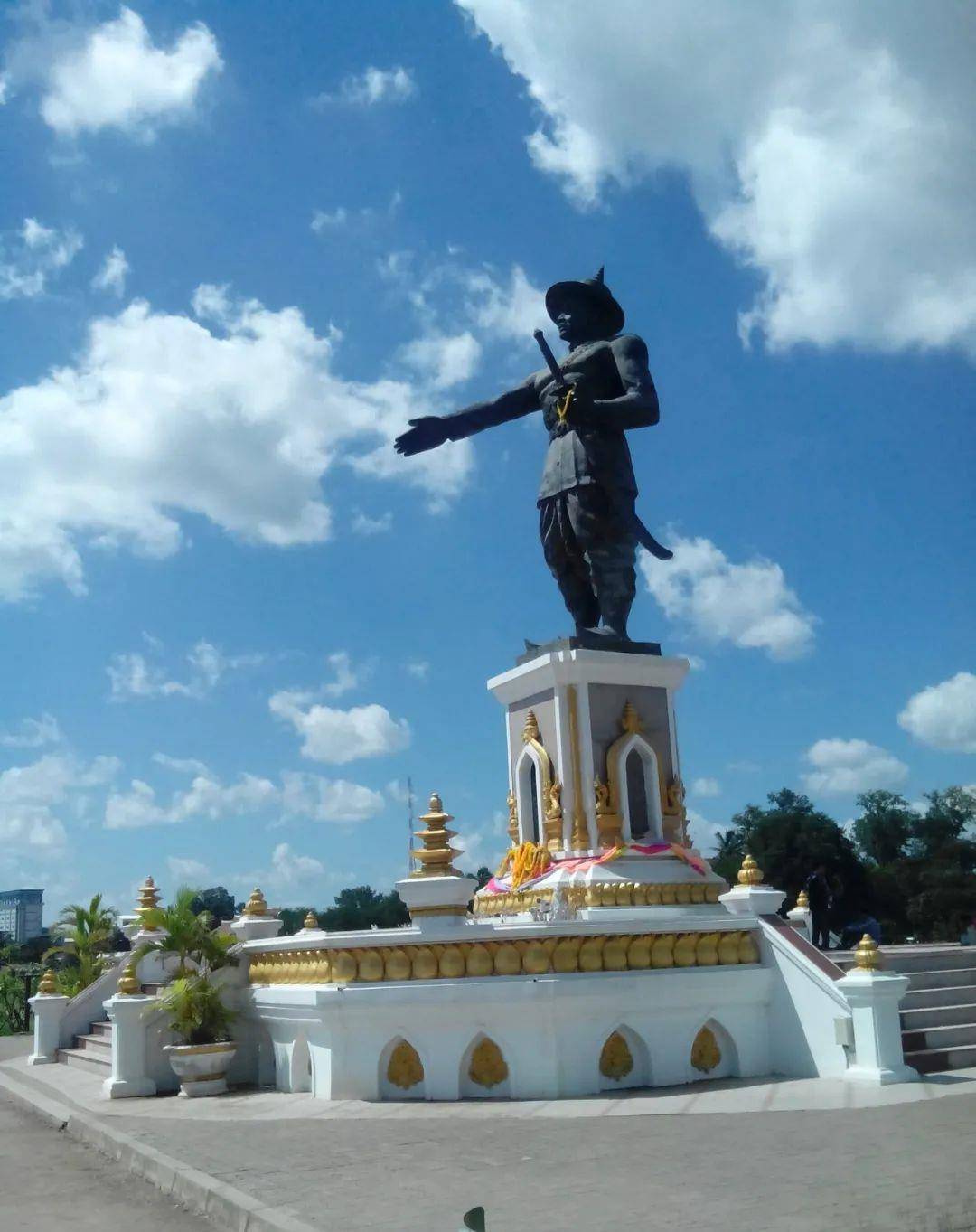 夹缝中的老挝:两次站错队,至今没有存在感的国家