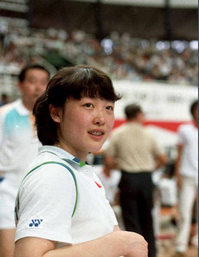 2001年,羽坛皇后李玲蔚捐出一块金牌,6年后拍卖44万,捐给学校