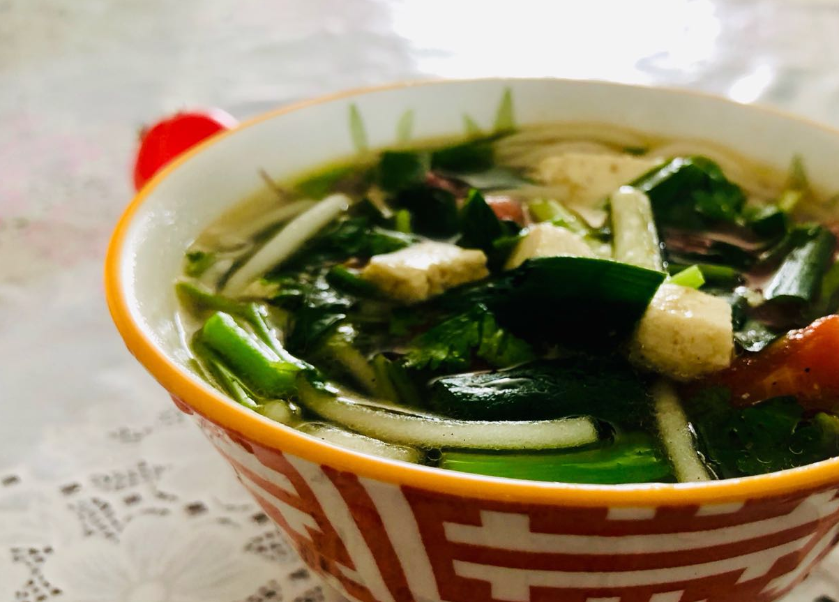 这汤做起来简单,却清爽开胃特鲜美,我家三天两头煮一锅,还刮油_韭菜