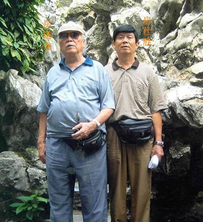 2008年,成龙父亲病逝,两安徽老农联系成龙:想送父亲最后一程