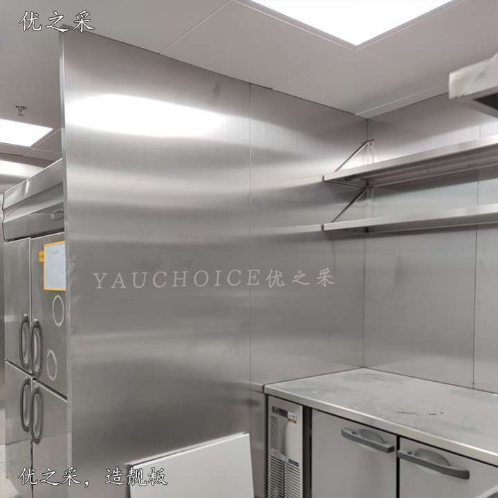 整个厨房用不锈钢蜂窝板装修,是为了不用搞卫生吗?