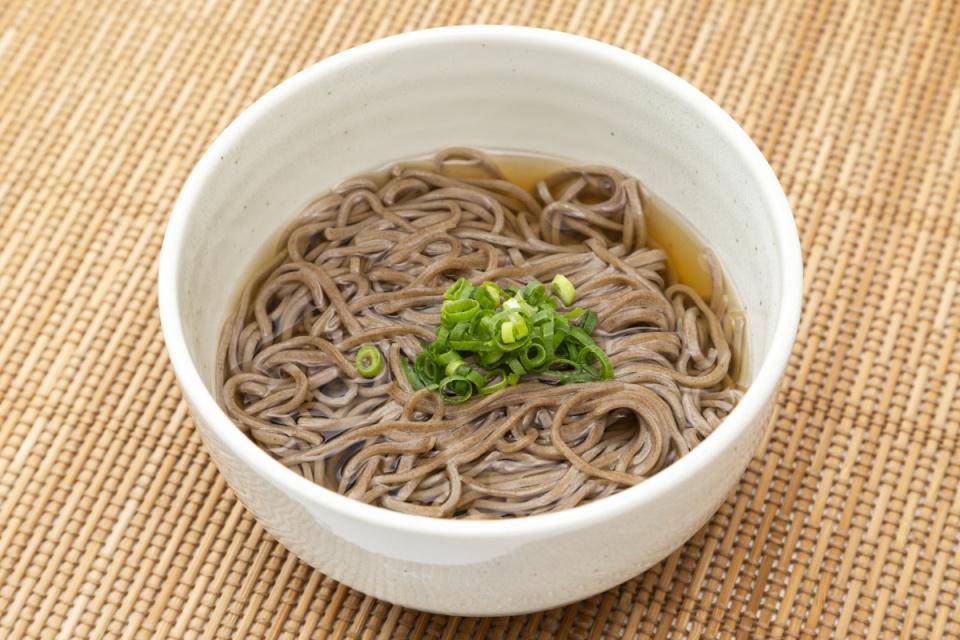 吃荞麦面条,为何血糖还是高?提醒:掌握6个技巧,血糖稳定如常