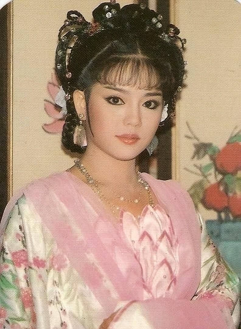 台湾女星狄莺:盯儿子吃饭7小时18岁前不准出门,自称好妈妈