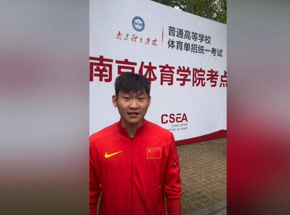 身份已经变为某体育俱乐部的短跑健将教练,现在何宇鸿已经能对田径