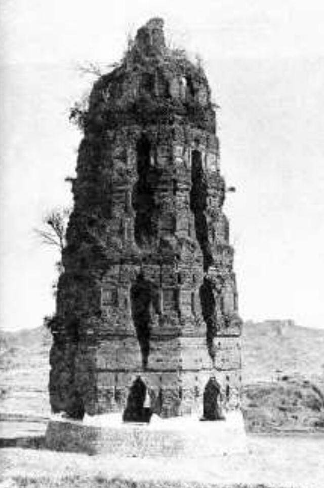 雷峰塔倒下了,里面并没有白娘子,一件旷世珍宝却让专家欣喜若狂