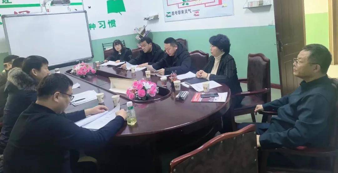 校长与时俱进规划学校发展,营造育人文化,领导课程教学,引领教师成长