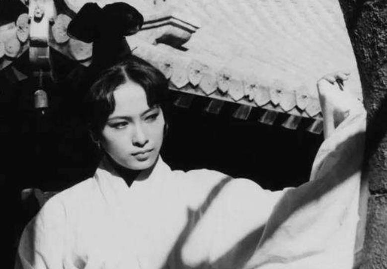 参演几部电影,比如《龙城十日》,《侠士,镖客,杀手》,《血连环》等