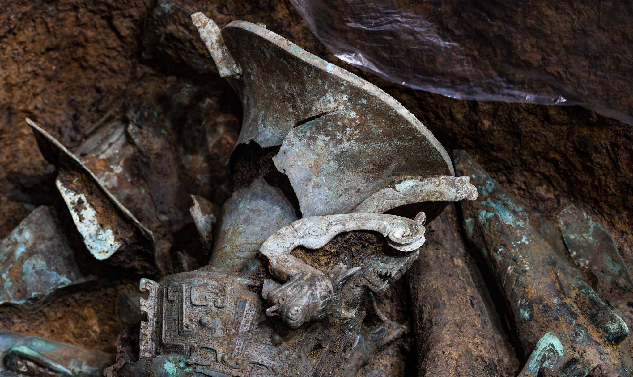 三星堆到底什么来头?为何商朝一灭亡就埋掉所有国宝?考古新解读