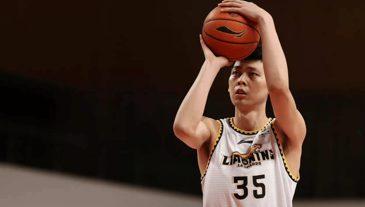 辽宁赛季进步最快之人!从铁板凳到半决赛奇兵 未来能接班韩德君?