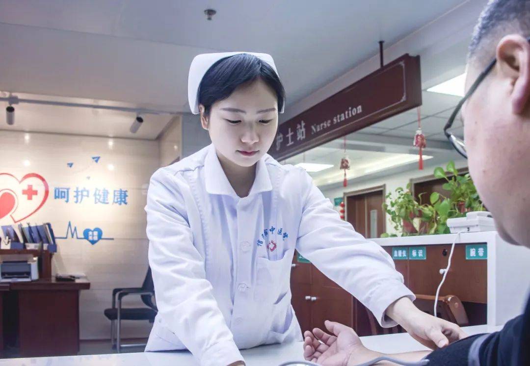 奋勇冲锋的"白衣战士"——急诊科护士夏庆文