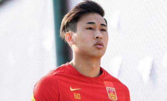 斯卢茨基果断换下首发的戴伟浚