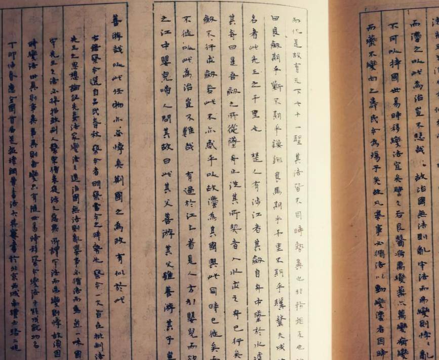 到处搜寻好的字帖来临摹,在他的钻研下,曾翔很快就在书法界取