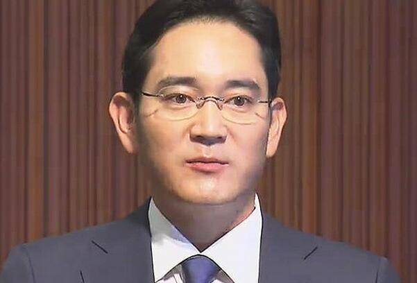 三星太子李在镕风光出狱,前妻离婚后牵手影帝,一双儿女惹人心疼