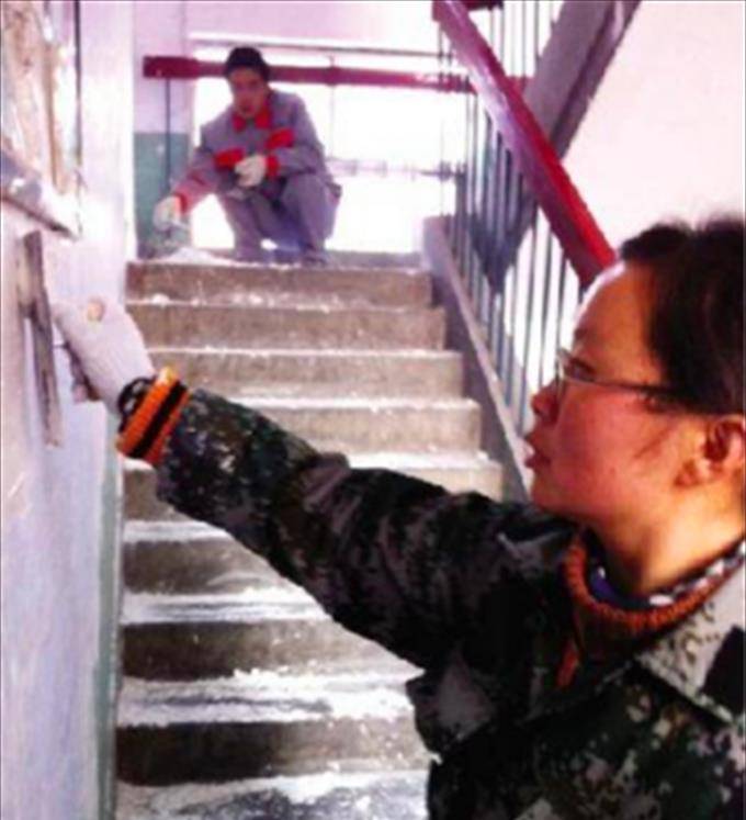 终于,她在报纸上看到业之峰装饰装修学校免费培训油漆工的时候,她毫不