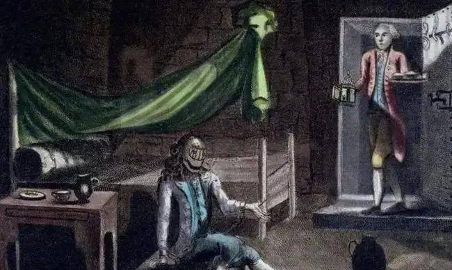 让人不可思议的是,铁面人是个囚犯,但他离开圣玛格丽特岛的时候,法国