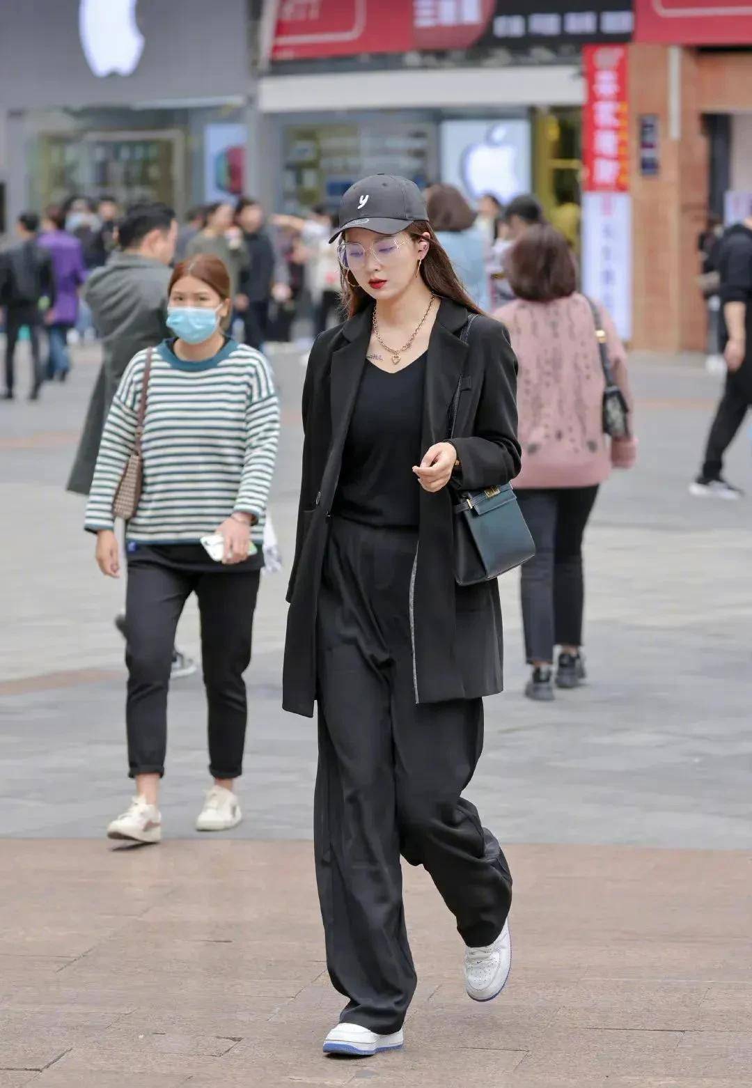 河南人的长相是最标准的中国人相貌,是正统中原相貌.