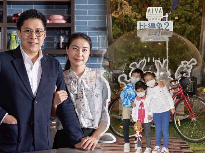 郭晶晶母亲节晒照,两个女儿为妈妈画贺卡,7岁霍中怡会写繁体字