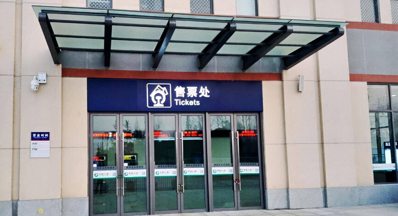 州迪:自称多尔衮十世孙,为保血统纯正不娶汉女,向国家索要故宫