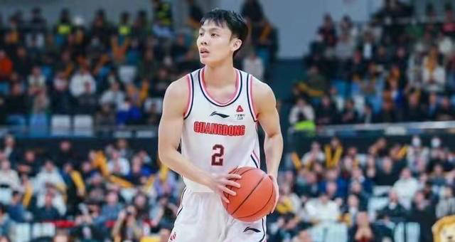 深度解析:辽篮球迷恶意传谣徐杰车祸去世网络暴力折射