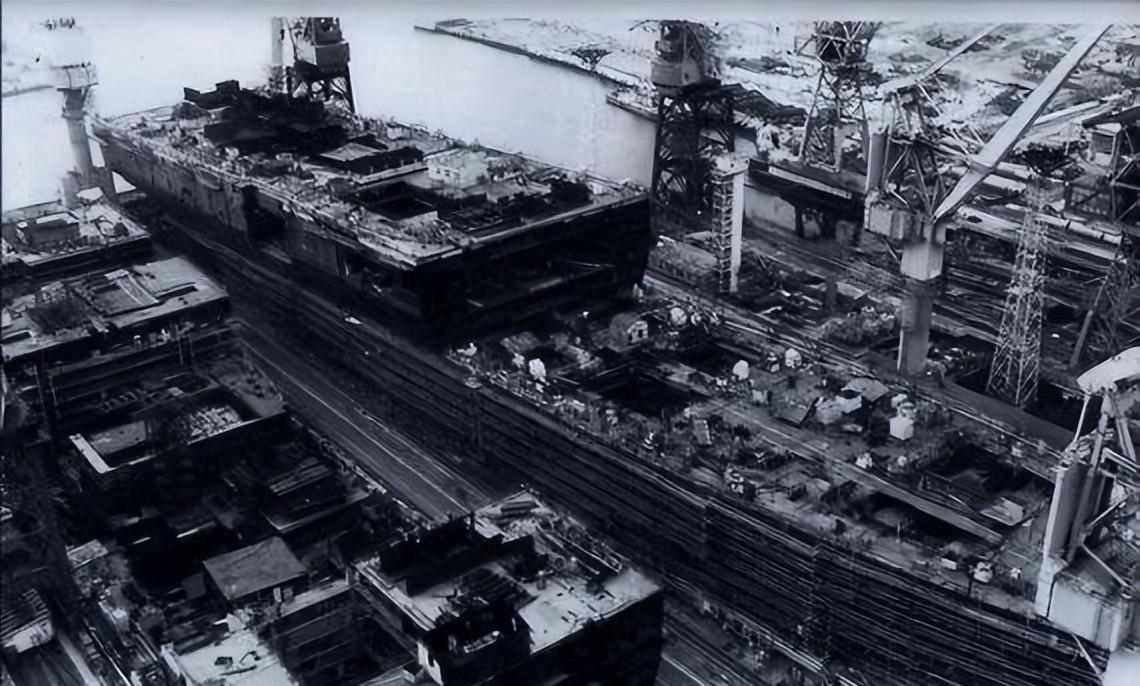 由于"黑海造船厂",只是航母的总装厂,其实就船厂本身并没有能力建造