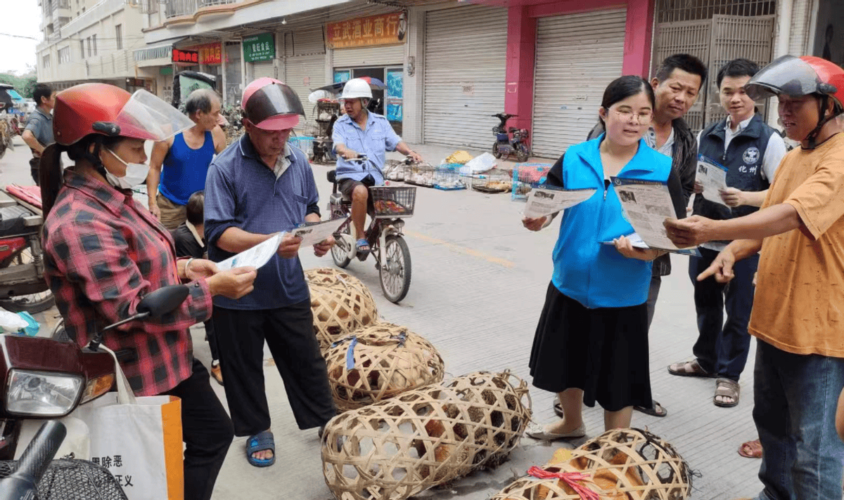 化州市南盛街道开展信访维稳,禁毒,精神病患者宣传活动