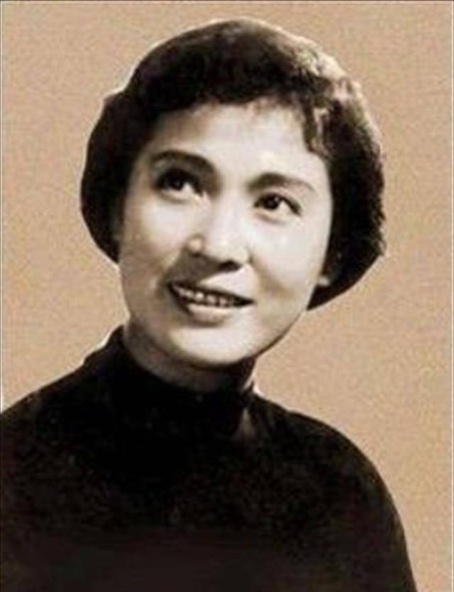 丈夫卧病20年,儿子患有精神分裂症,秦怡的一生:如疾风知劲草_陈天国