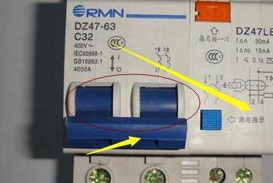 一旦你家有这种开关赶紧换了,只有不专业的电工才给你这样安装!