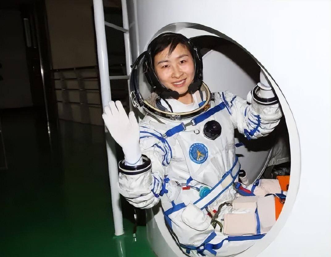 女航天员刘洋再出征,结婚8年未生孩子,临行前为丈夫留2条遗言
