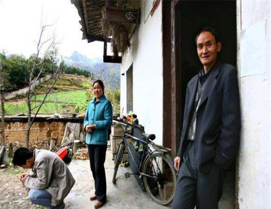 周正龙13年前拍"老虎"成笑话,出狱后归隐深山,看活成啥样