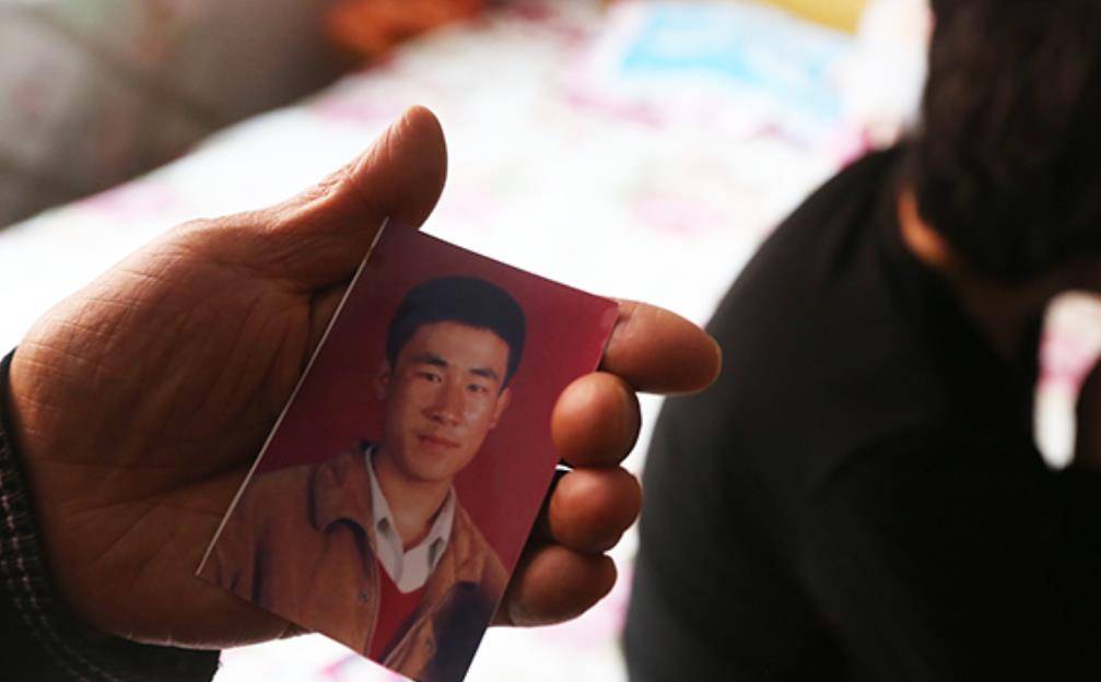 "呼格案"专案组长的双面人生,花式贪腐近4000万,落网后判18年_冯志明