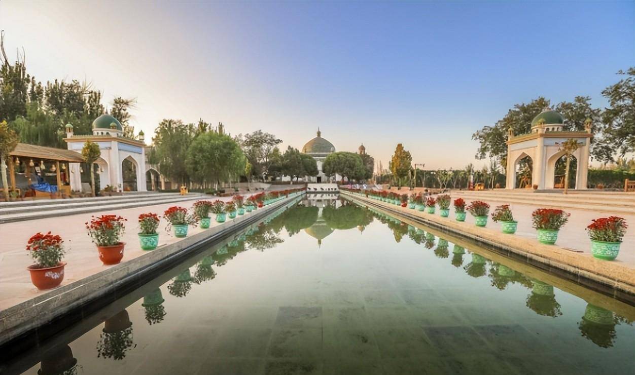 新疆:曾经有个姑娘,因为爱国而遍体生香,成了"香女人"