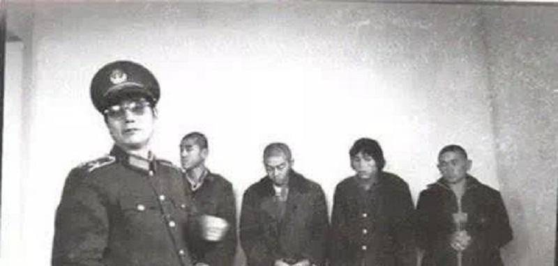 80年代传奇黑老大魏振海:背负11条命案,他是怎么戴手铐越狱的?